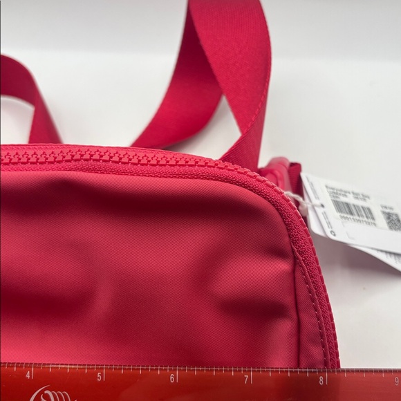 Lululemon Cherry Pink Everywhere Belt Bag Holds 1L Crossbody bright color NWT - Picture 7 of 10